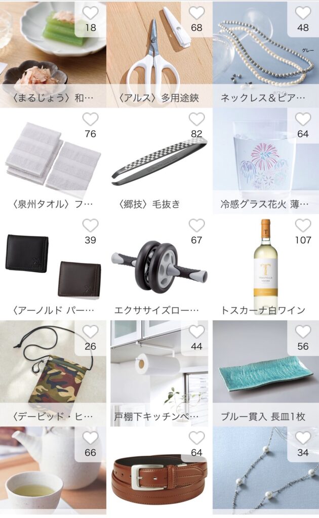 ゆうちょ銀行の株主優待「ふるさと小包」カタログに掲載されている雑貨・日用品の一覧画面。
泉州タオル、多用途ハサミ、毛抜き、冷感グラス、エクササイズローラー、ワイン、ベルトなど、
生活に便利なアイテムが並び、実用派にも人気の高いラインナップとなっている。