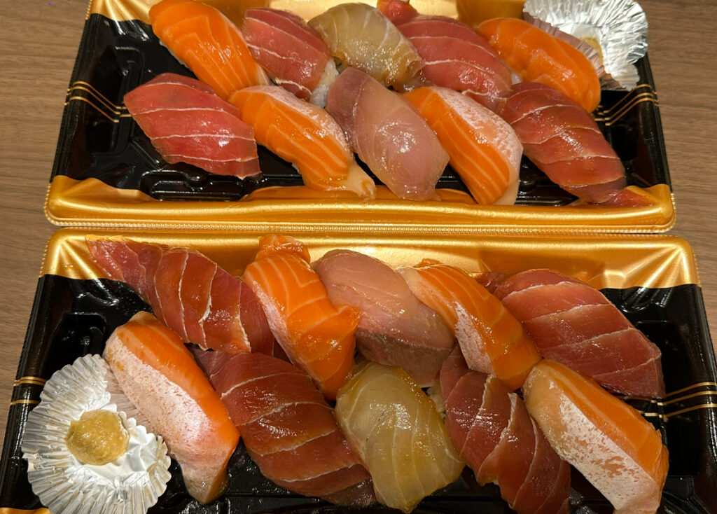 磯丸水産で購入した島寿司2セット（テイクアウト）の写真。
