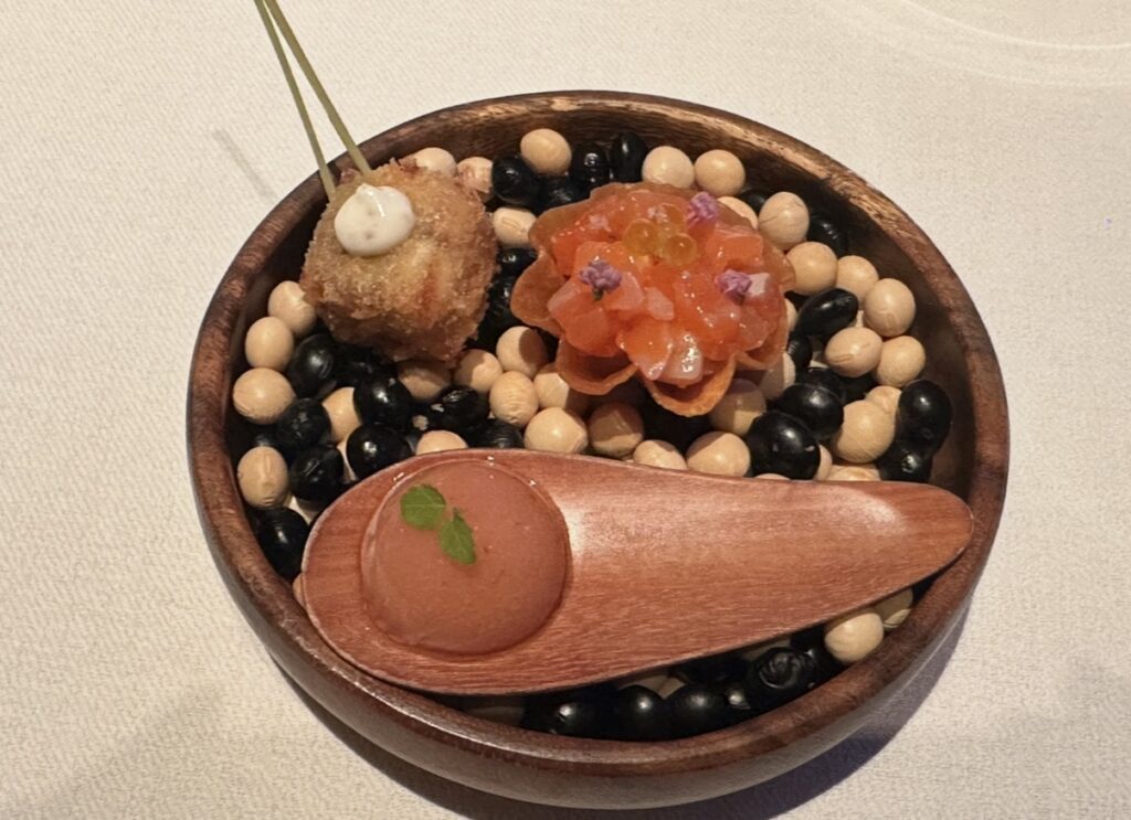 サンス・エ・サヴールのアミューズ3種。