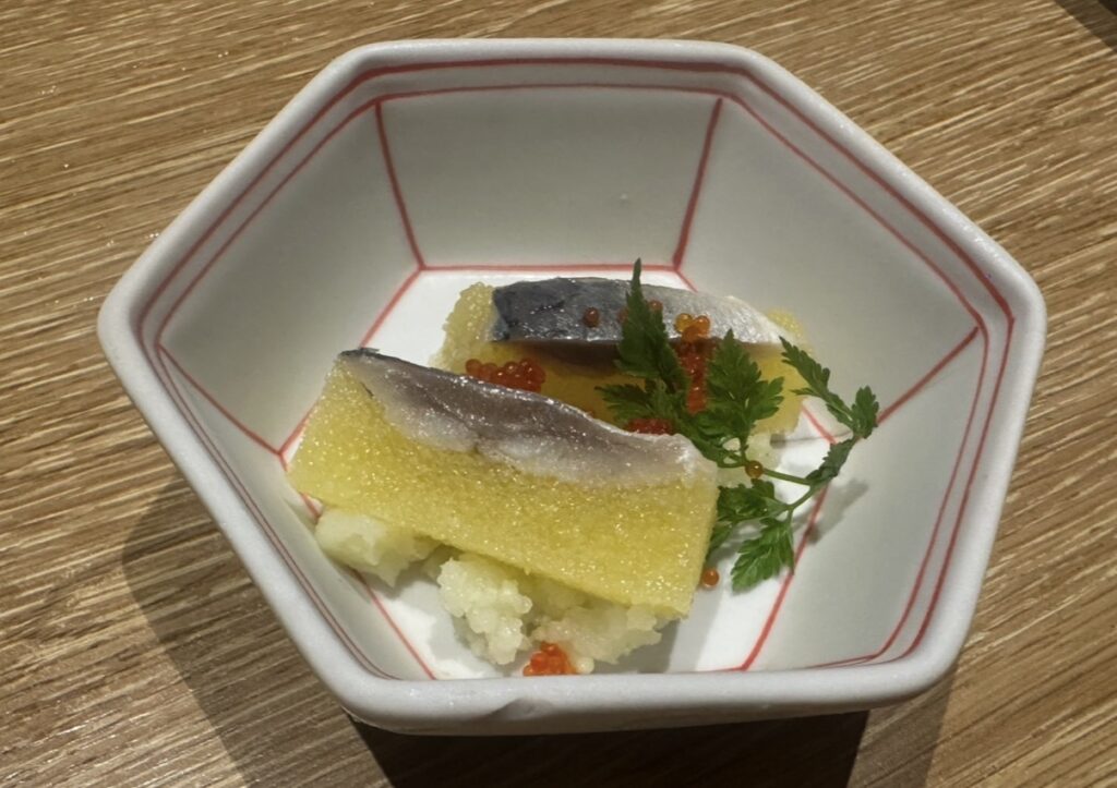 北海道コースの前菜「親子にしん」のアップの写真。