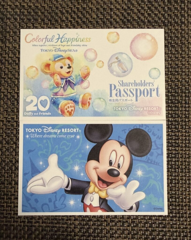 OLC創立65周年記念の特別株主優待チケット（ミッキーデザイン）と、3月権利で届いた通常の株主優待チケットを並べた写真