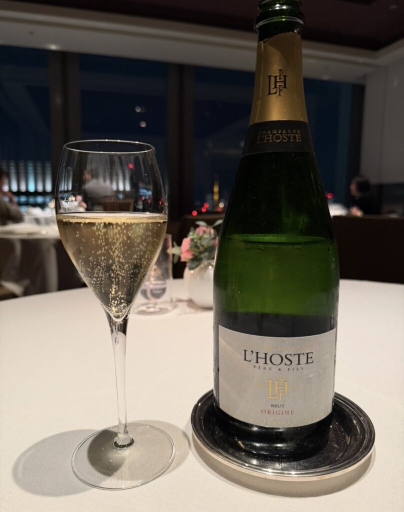 サンス・エ・サヴールで提供されたシャンパン「L’HOSTE BRUT ORIGINE」とグラスシャンパン|ワインペアリング1杯目