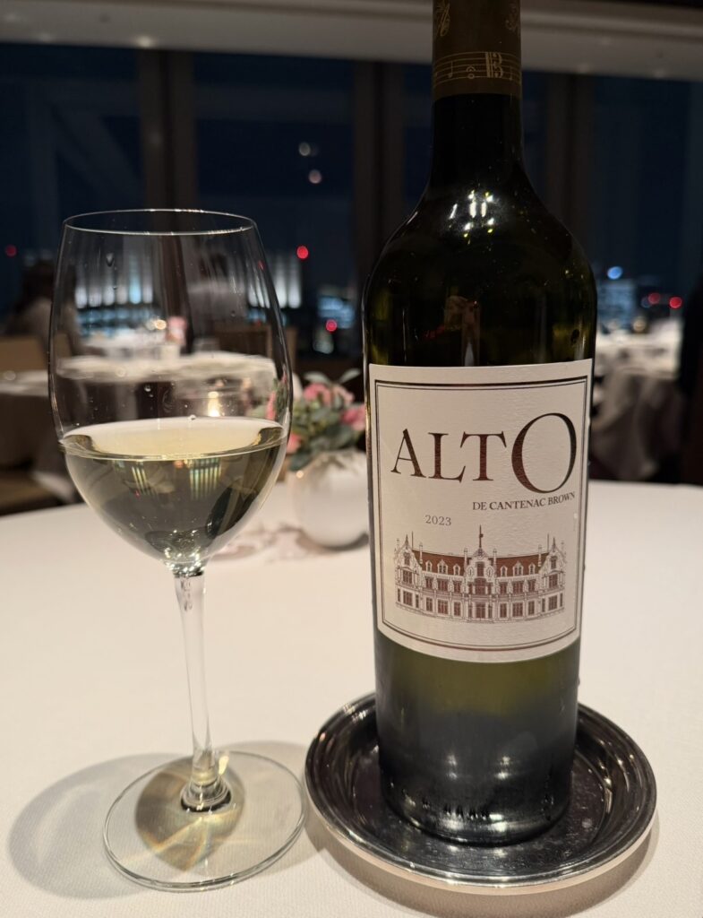 サンス・エ・サヴールのワインペアリング2杯目|白ワイン ALTO de Cantenac Brown 2023