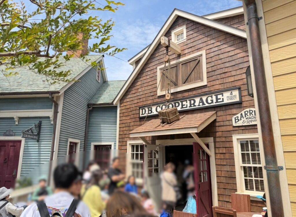 東京ディズニーシー「ケープコッド・クックオフ(ショーダイニングエリア)」の紹介画面。ショーが楽しめる予約必須のレストランとして案内されている様子。