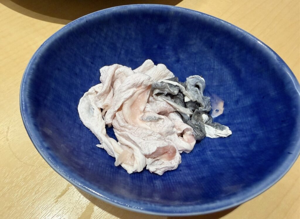 国産泳ぎとらふぐコースに追加された「なべ皮」。