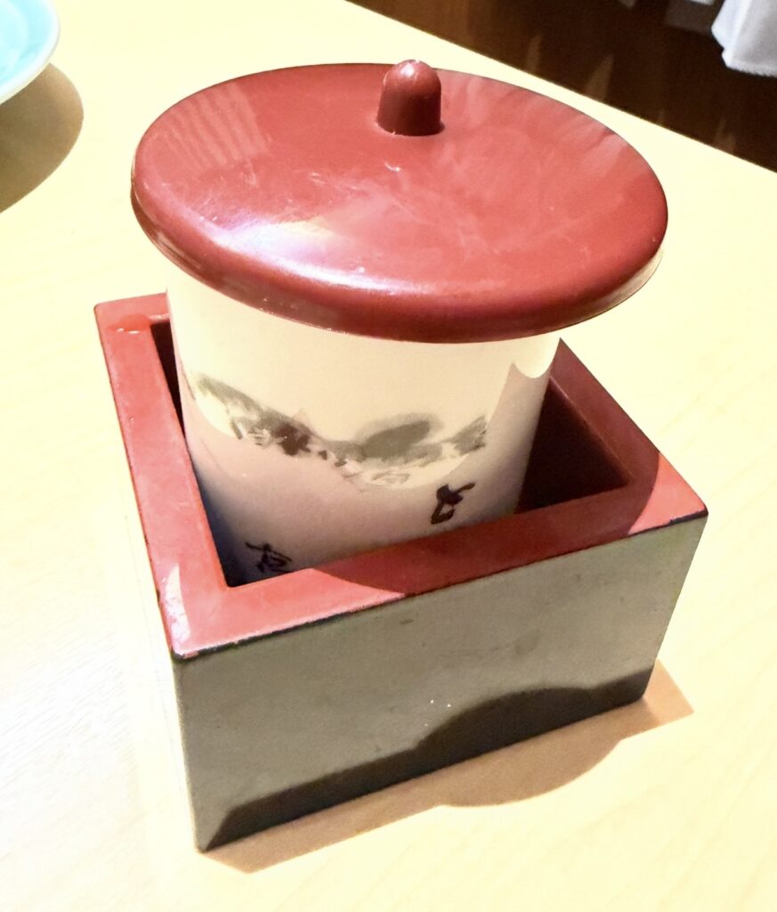 とらふぐ亭名物のひれ酒。