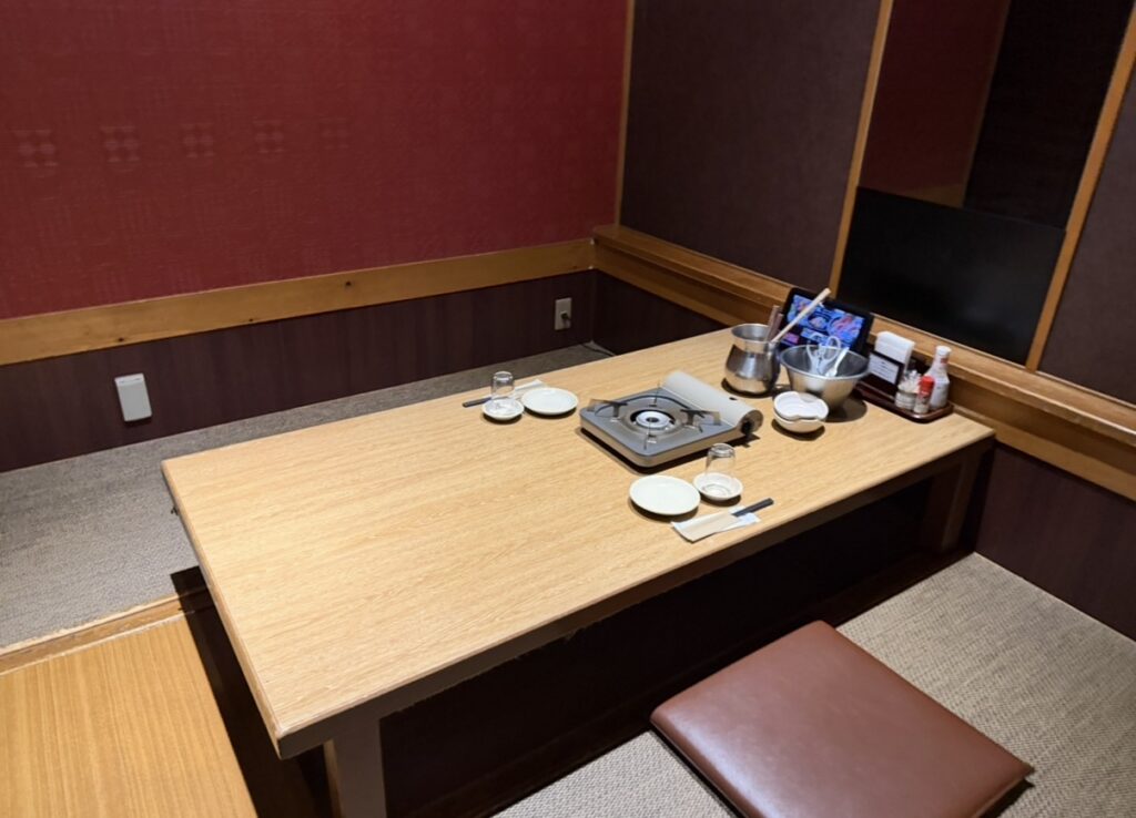 北の味紀行と地酒 北海道の落ち着いた雰囲気の個室席。