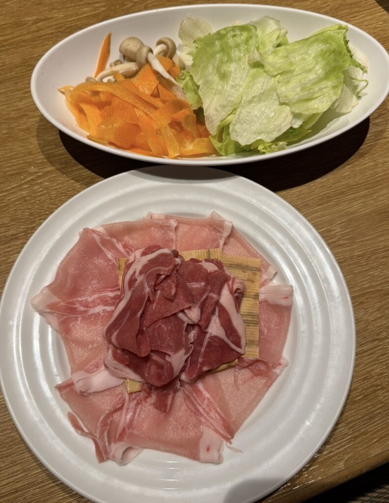 北の味紀行と地酒 北海道のゆめの大地豚とラム肉のしゃぶしゃぶ。