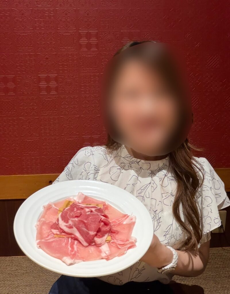 北の味紀行と地酒 北海道の個室でラム肉と豚肉のしゃぶしゃぶを楽しむブログ運営者COCO