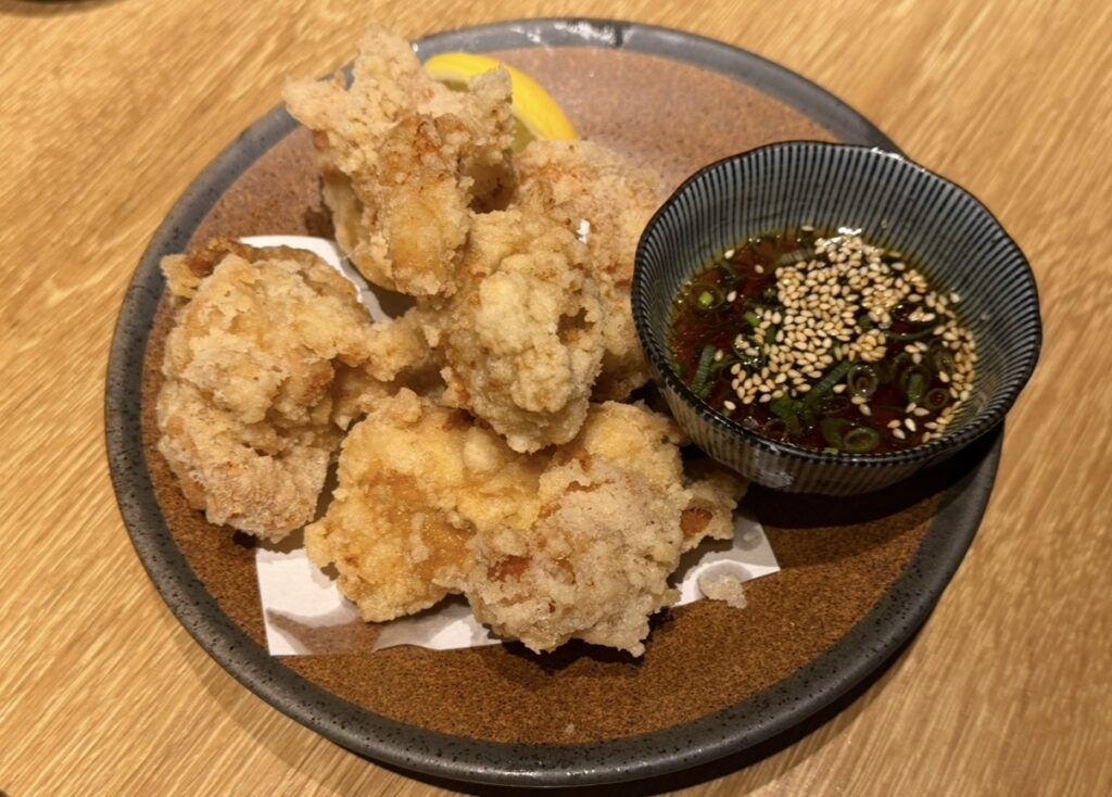 北の味紀行と地酒 北海道で注文した北海道定番のたれザンギ979円（税込）