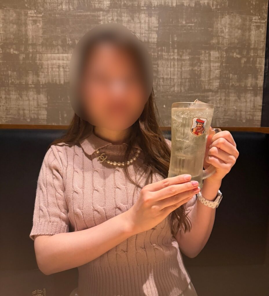 北の味紀行と地酒 北海道でLINE限定キャンペーンの1杯100円ハイボールを楽しむ様子