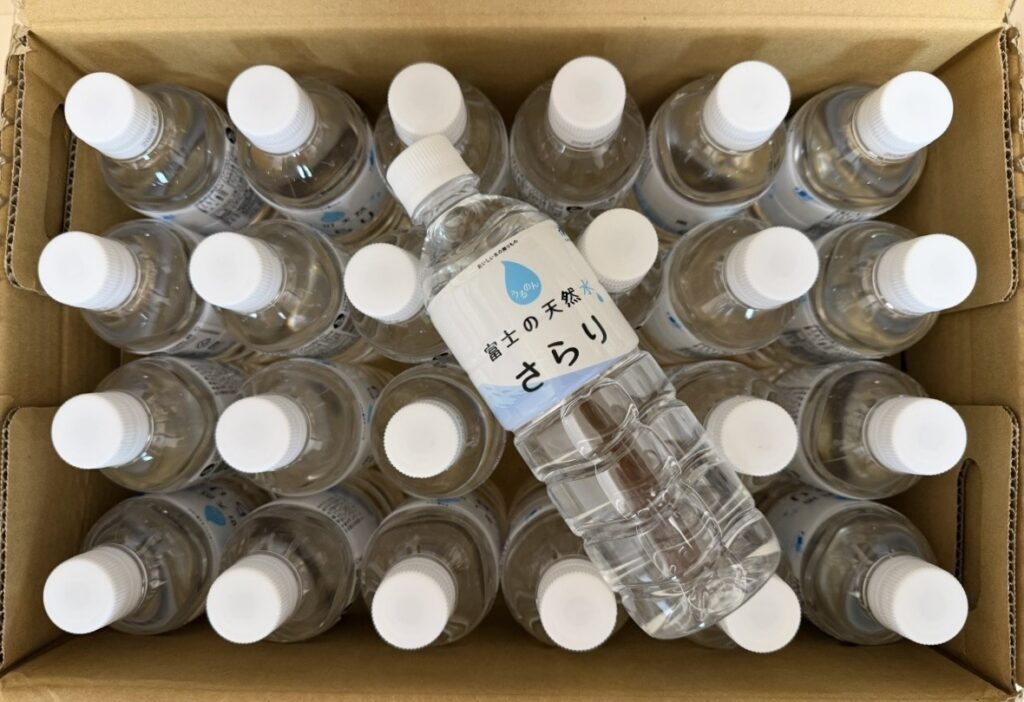 TOKAIホールディングス株主優待2026で届いた「うるのん 富士の天然水 500ml」24本。300株保有で選べるAコースの優待品。